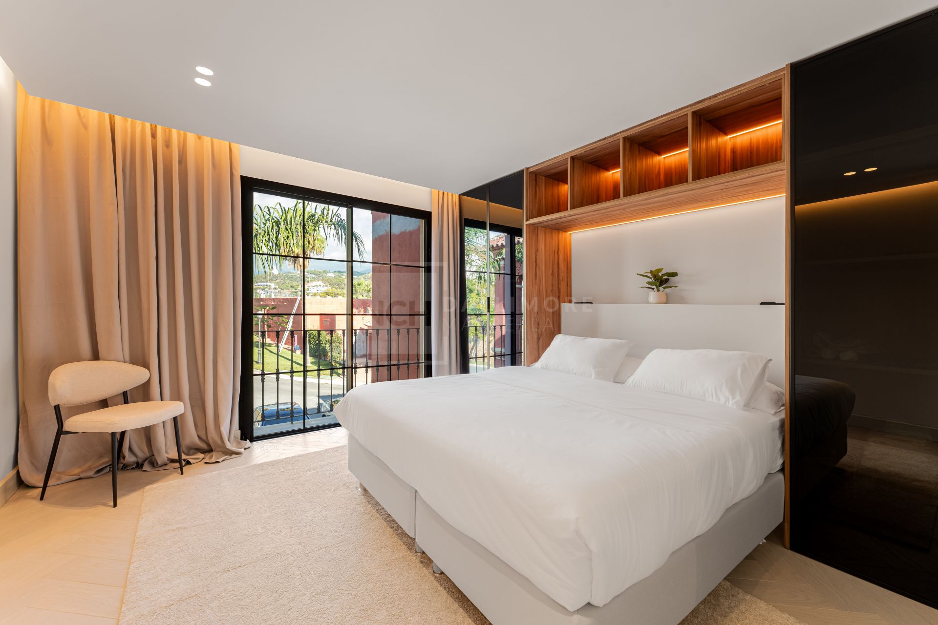 South-Facing 4-Bed Duplex Penthouse With Jacuzzi, Outdoor Kitchen And Sea Views