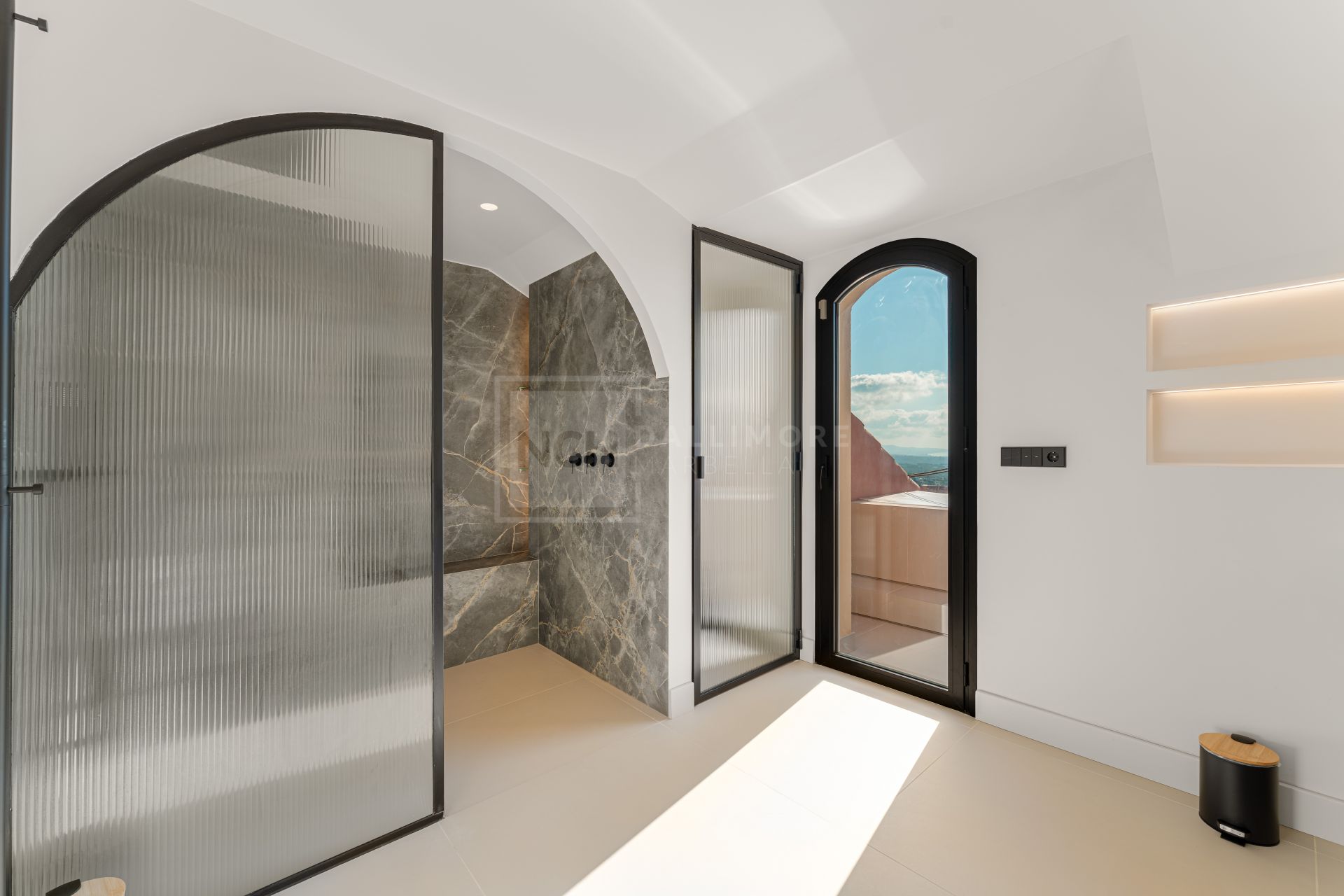 South-Facing 4-Bed Duplex Penthouse With Jacuzzi, Outdoor Kitchen And Sea Views