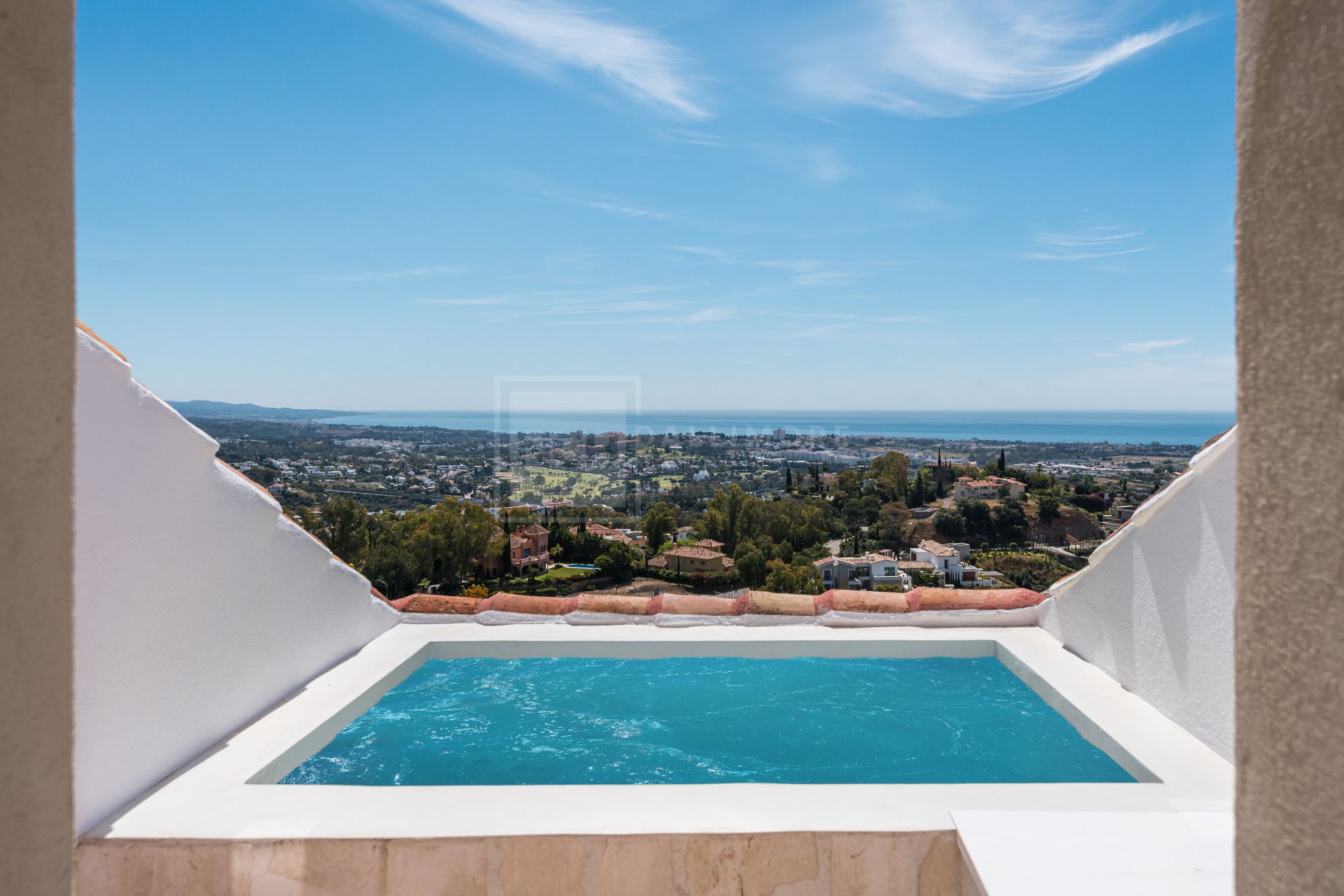 South-Facing 4-Bed Duplex Penthouse With Jacuzzi, Outdoor Kitchen And Sea Views