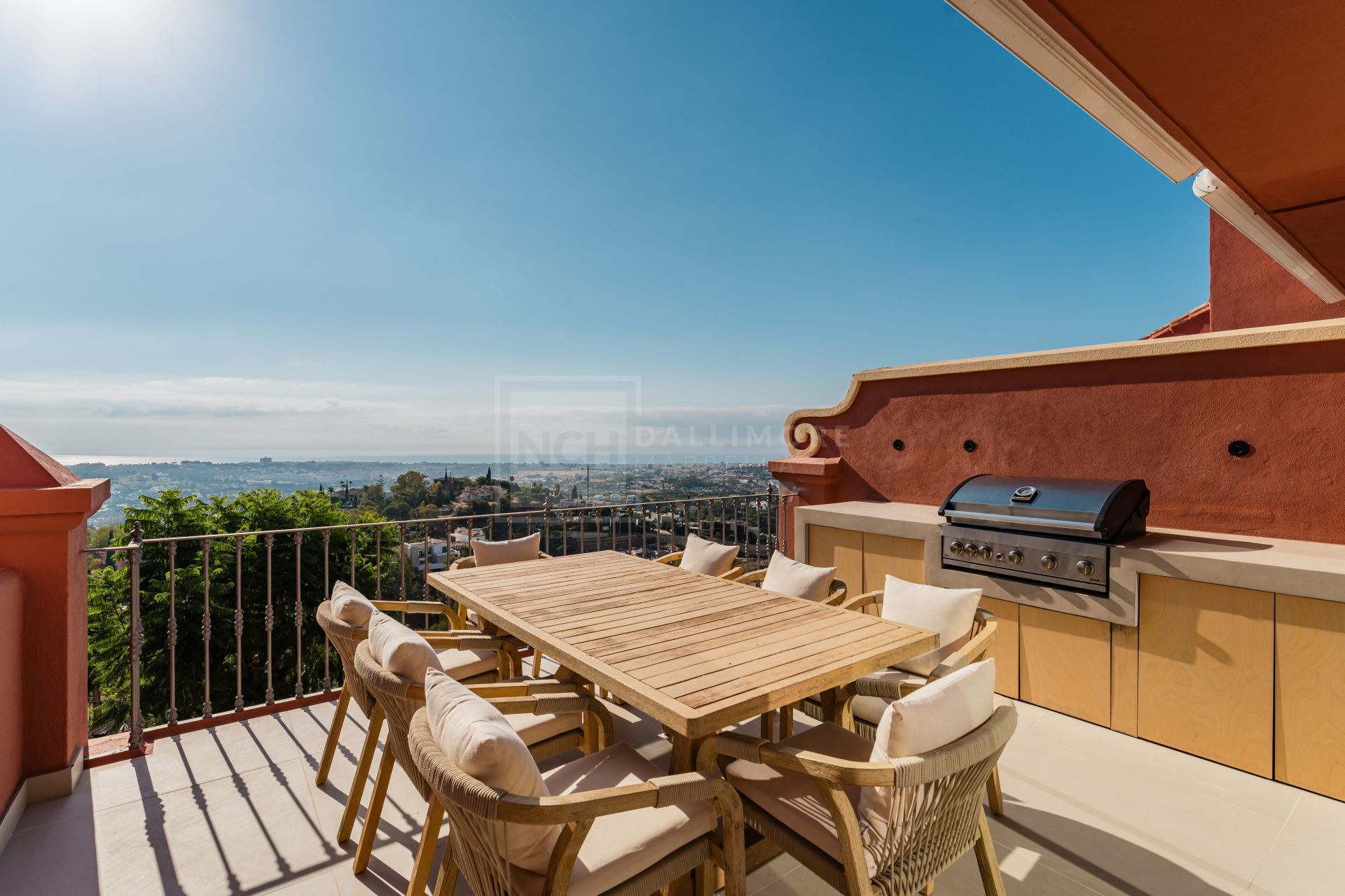 South-Facing 4-Bed Duplex Penthouse With Jacuzzi, Outdoor Kitchen And Sea Views