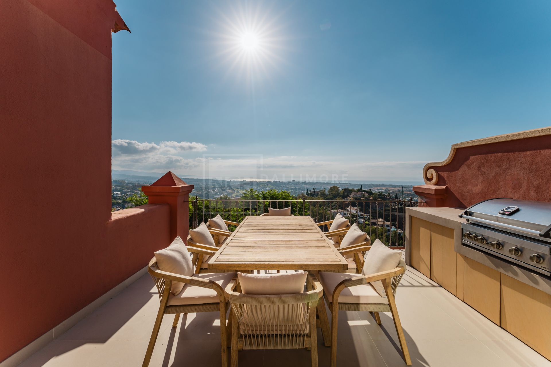 South-Facing 4-Bed Duplex Penthouse With Jacuzzi, Outdoor Kitchen And Sea Views