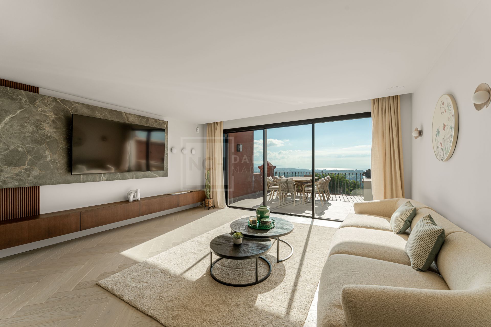 South-Facing 4-Bed Duplex Penthouse With Jacuzzi, Outdoor Kitchen And Sea Views