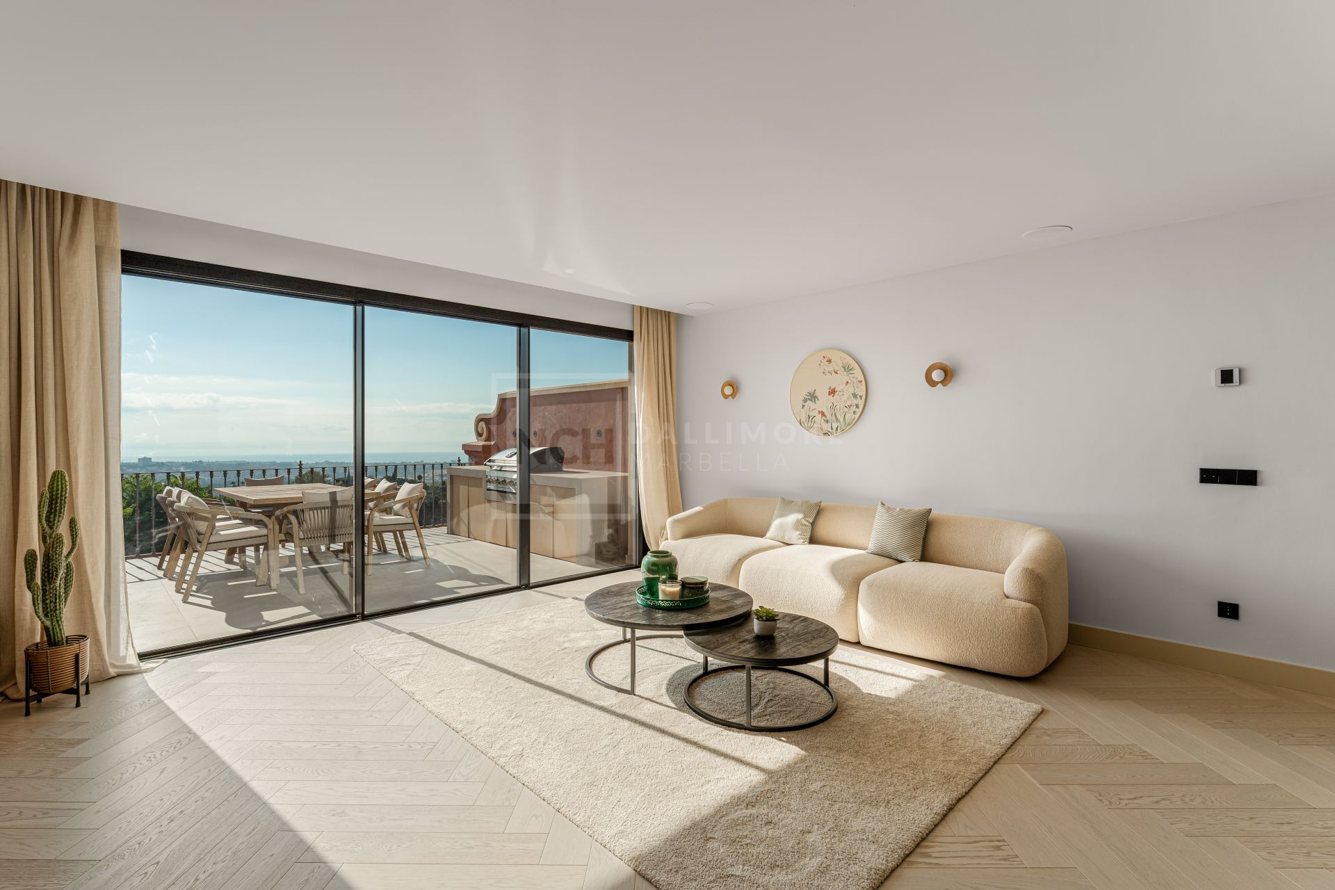South-Facing 4-Bed Duplex Penthouse With Jacuzzi, Outdoor Kitchen And Sea Views