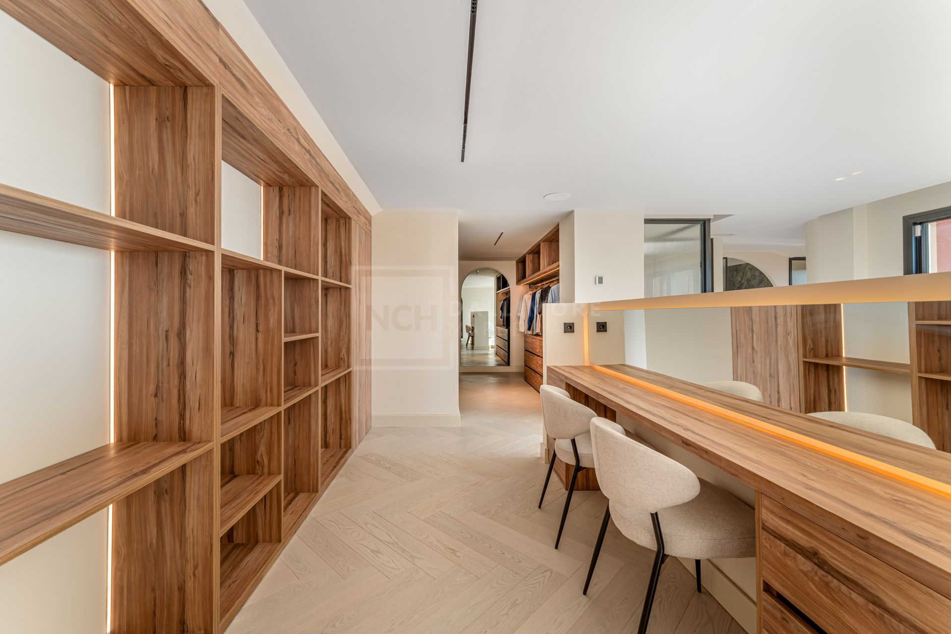 South-Facing 4-Bed Duplex Penthouse With Jacuzzi, Outdoor Kitchen And Sea Views