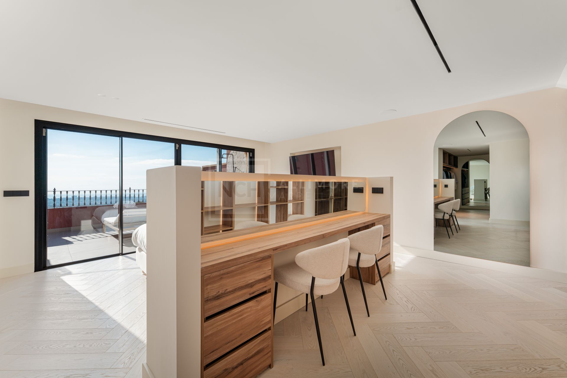 South-Facing 4-Bed Duplex Penthouse With Jacuzzi, Outdoor Kitchen And Sea Views