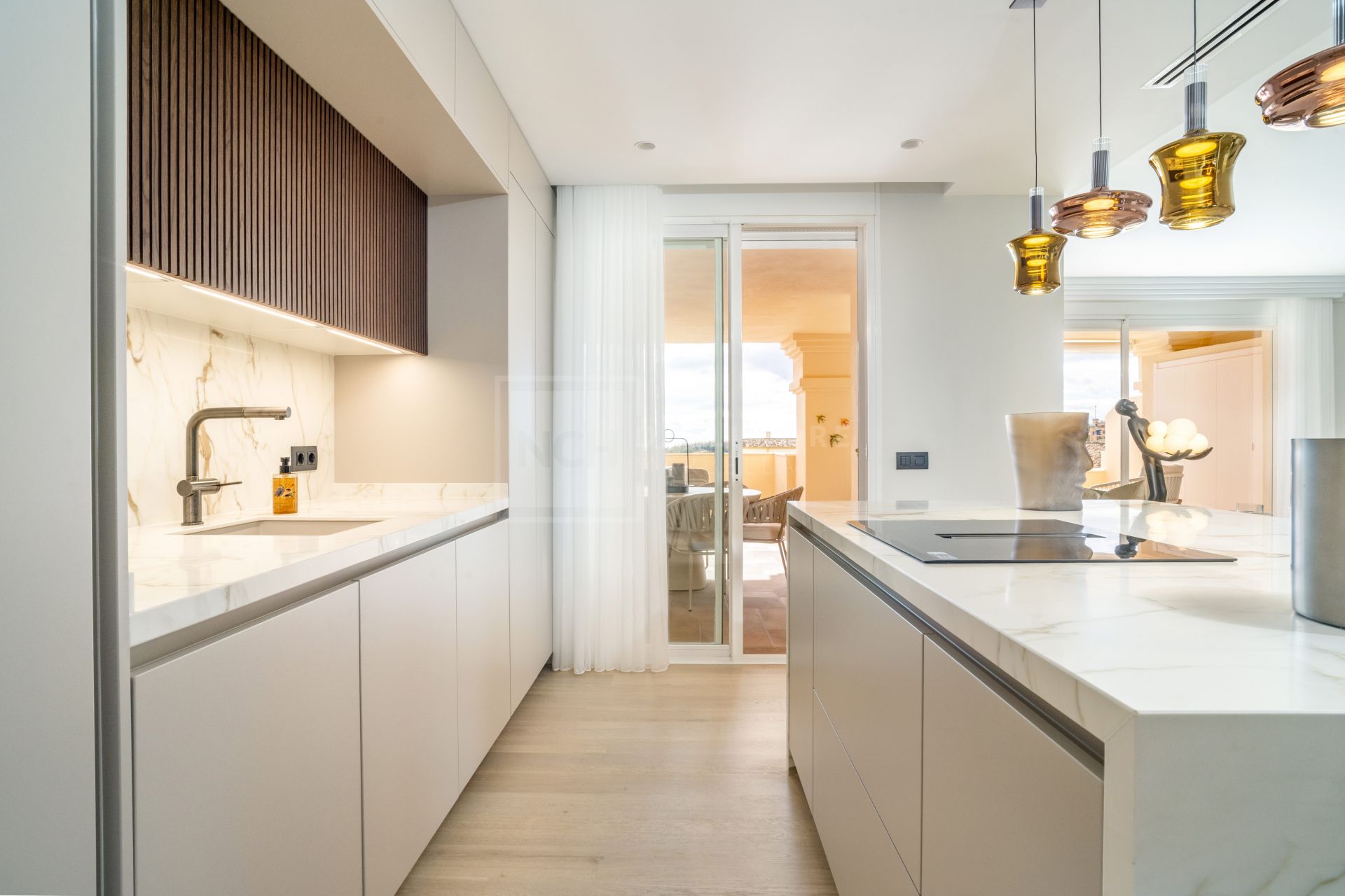 Panoramic Sea-View Penthouse With 4 En-Suite Bedrooms in Nueva Andalucía