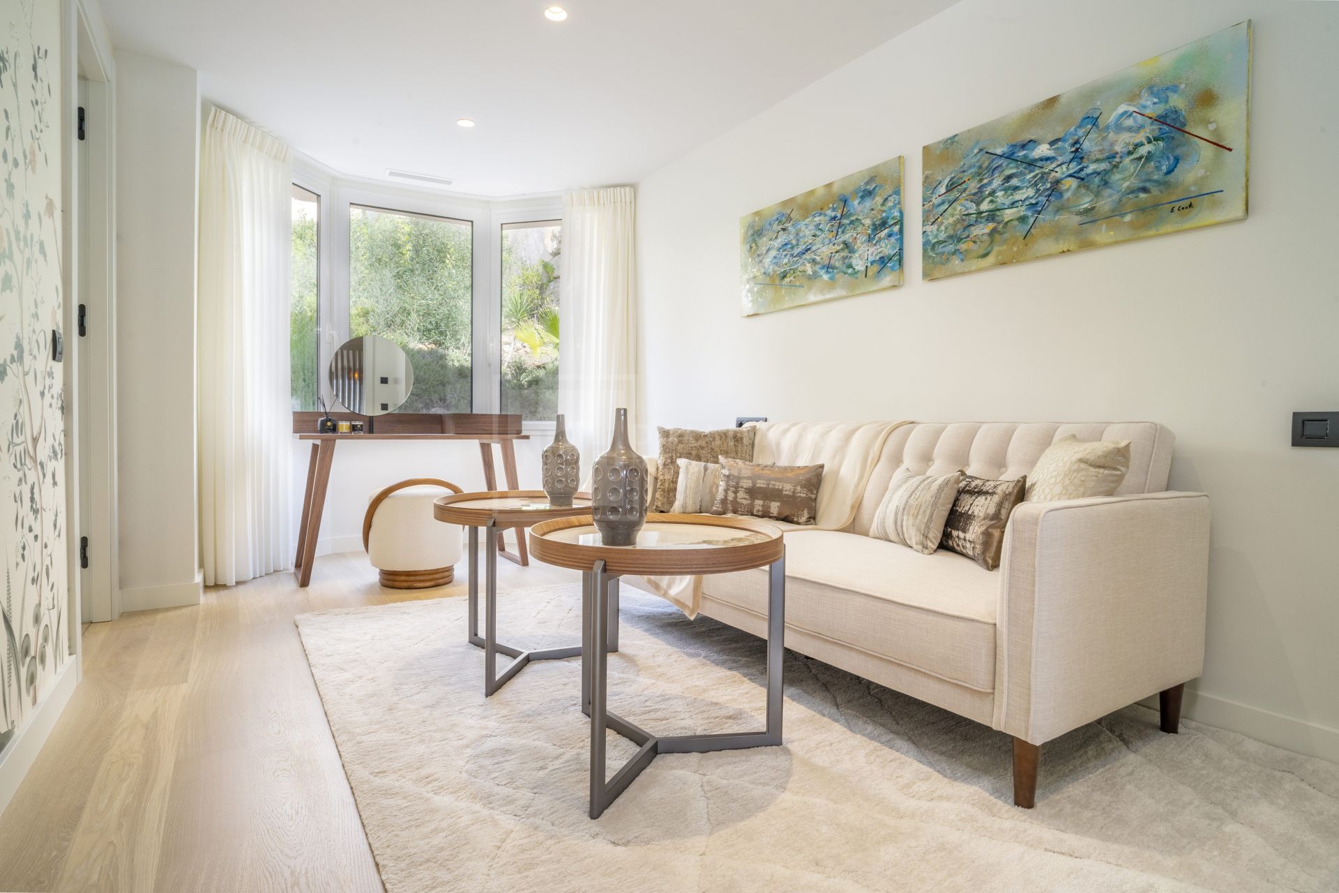 Panoramic Sea-View Penthouse With 4 En-Suite Bedrooms in Nueva Andalucía