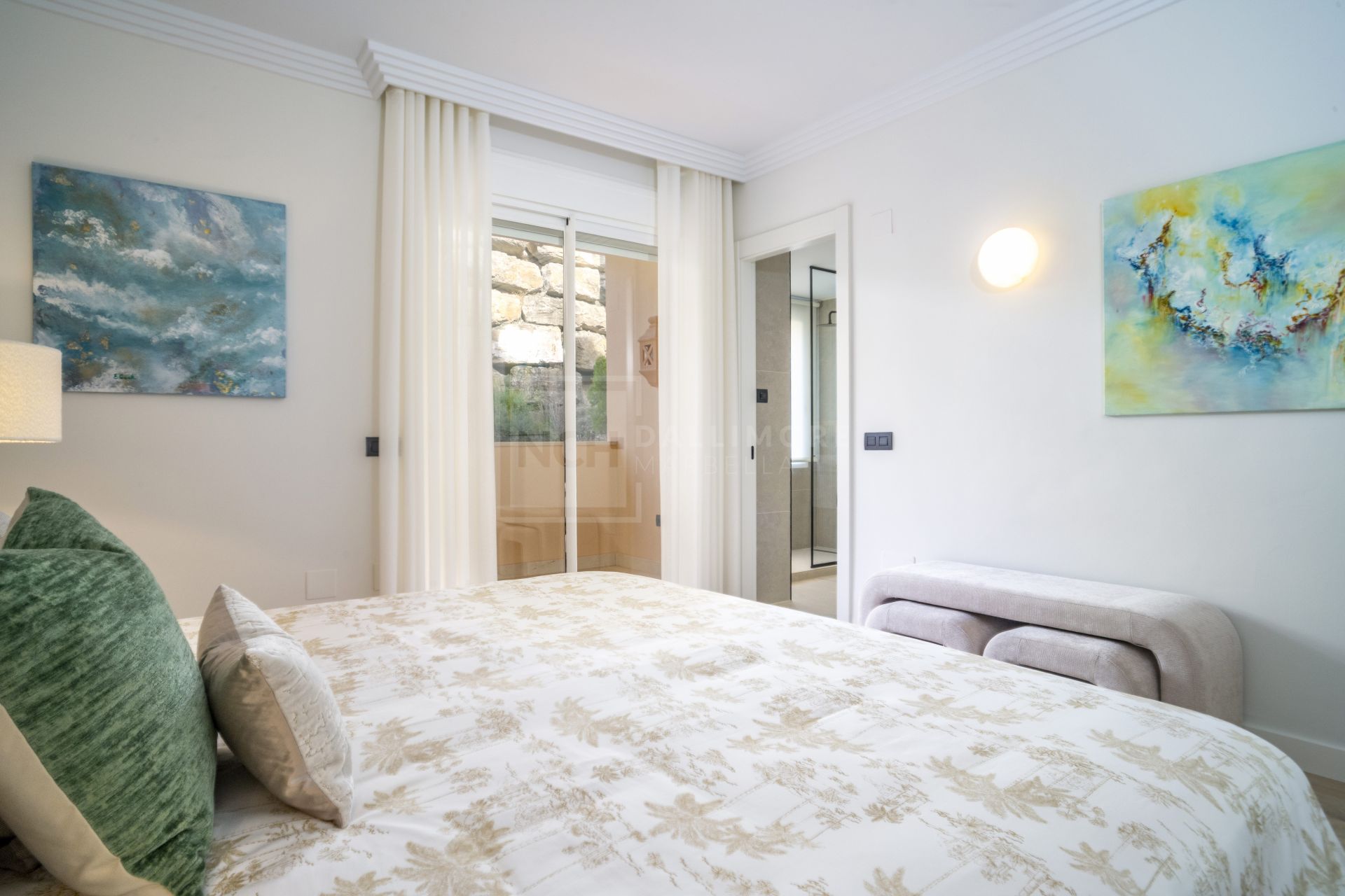 Panoramic Sea-View Penthouse With 4 En-Suite Bedrooms in Nueva Andalucía