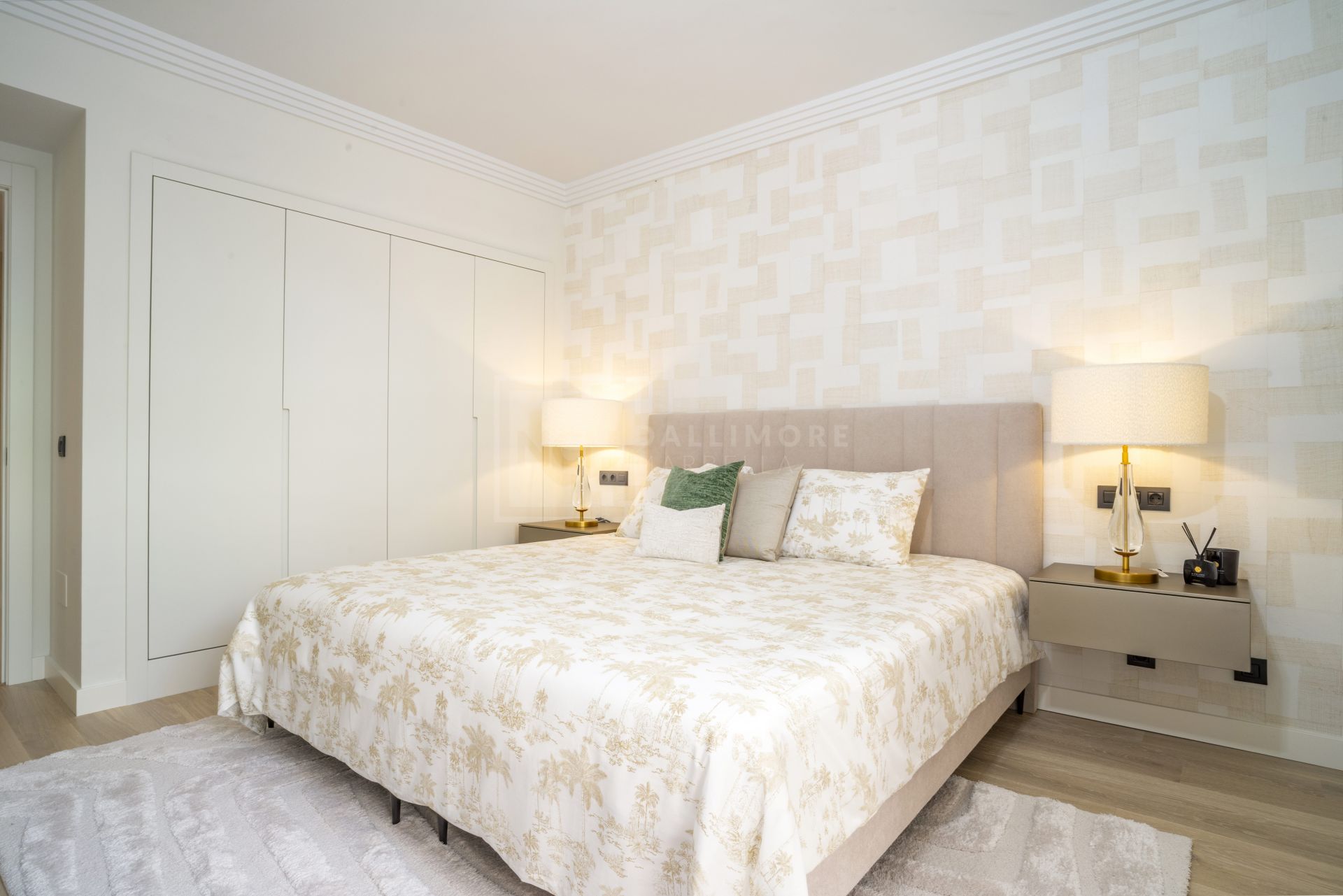 Panoramic Sea-View Penthouse With 4 En-Suite Bedrooms in Nueva Andalucía