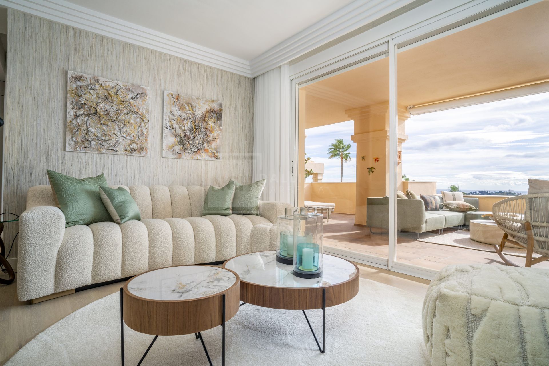 Panoramic Sea-View Penthouse With 4 En-Suite Bedrooms in Nueva Andalucía
