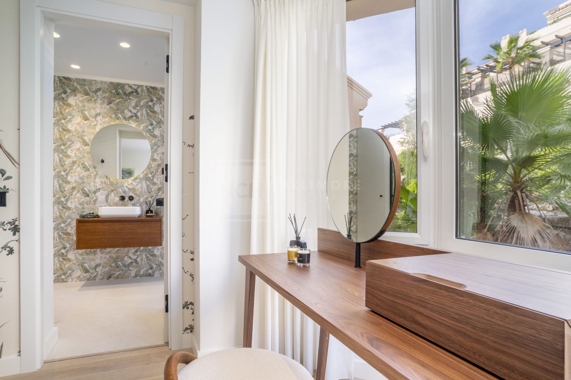 Panoramic Sea-View Penthouse With 4 En-Suite Bedrooms in Nueva Andalucía