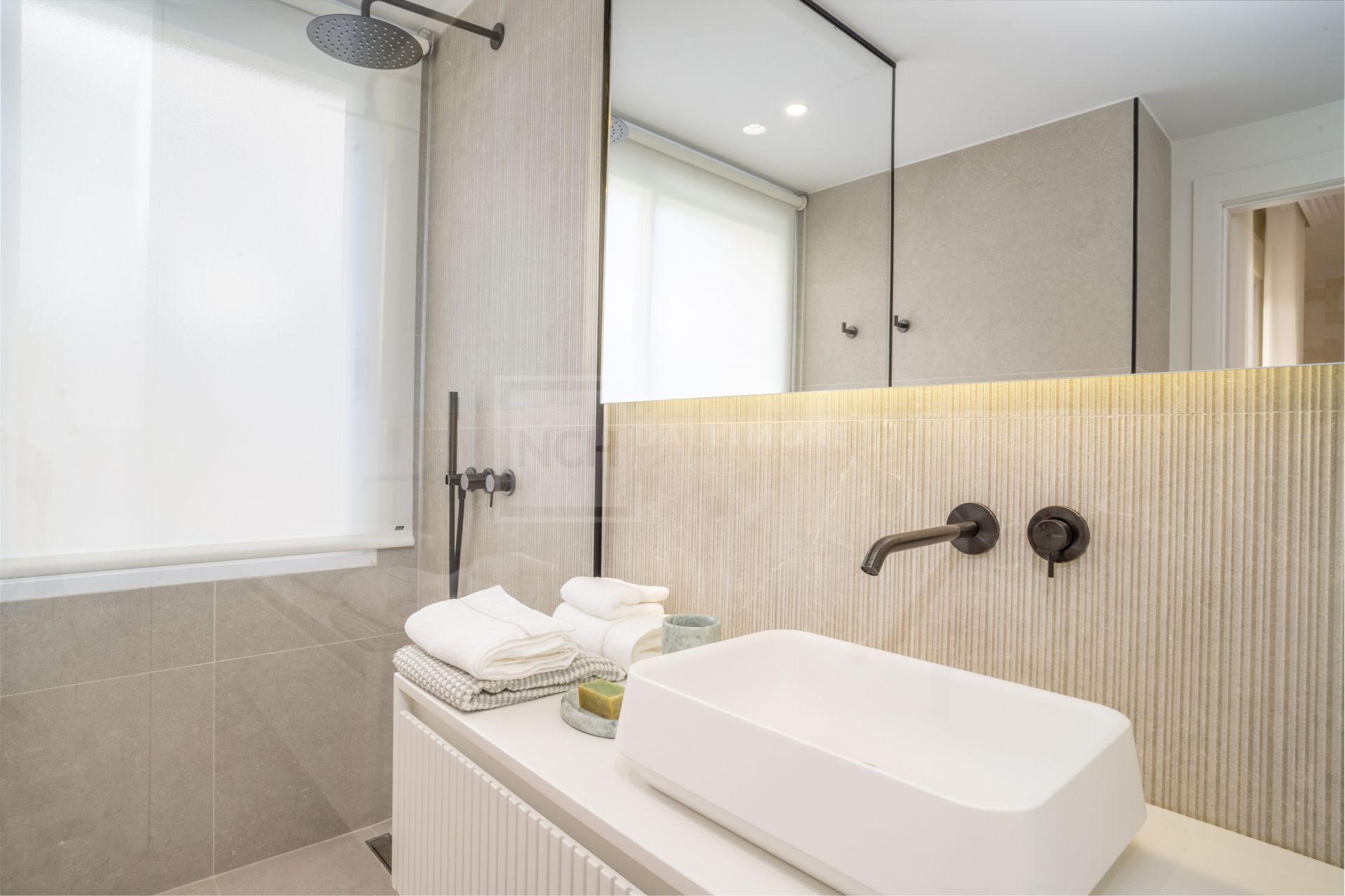 Panoramic Sea-View Penthouse With 4 En-Suite Bedrooms in Nueva Andalucía