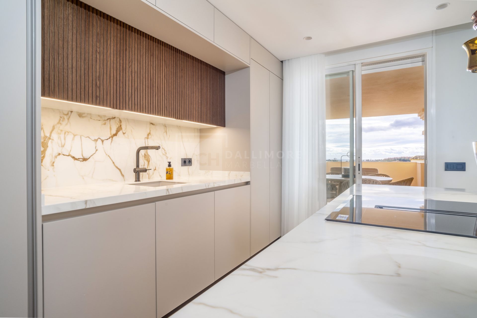Panoramic Sea-View Penthouse With 4 En-Suite Bedrooms in Nueva Andalucía