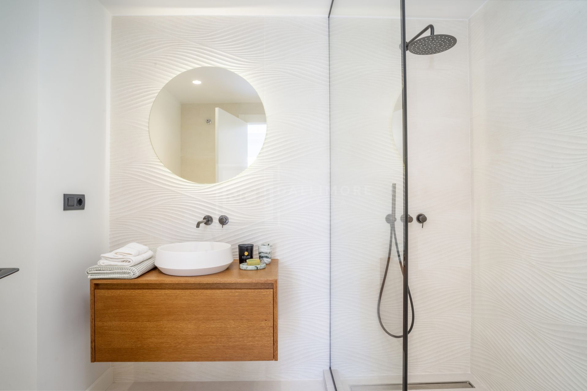 Panoramic Sea-View Penthouse With 4 En-Suite Bedrooms in Nueva Andalucía