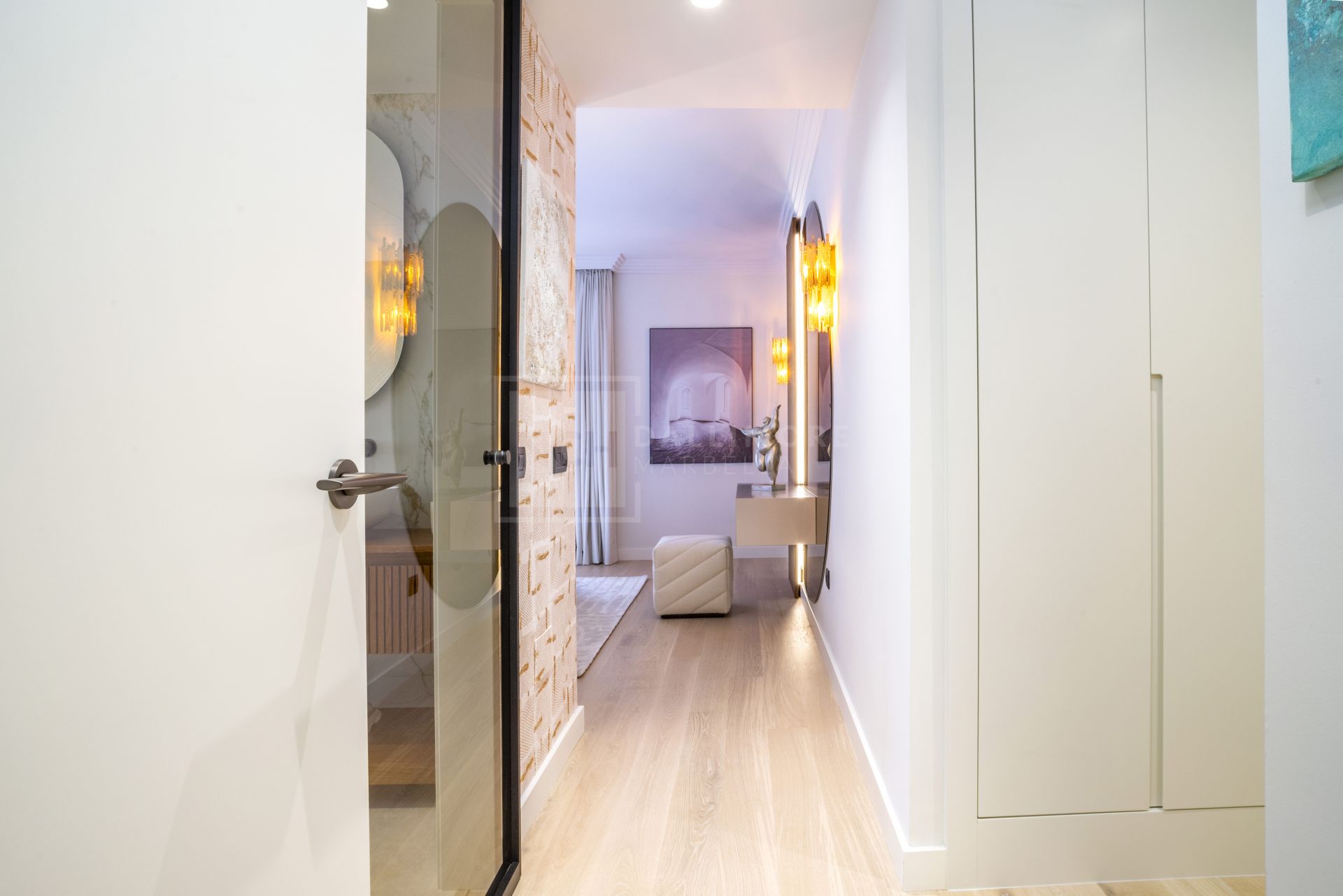 Panoramic Sea-View Penthouse With 4 En-Suite Bedrooms in Nueva Andalucía