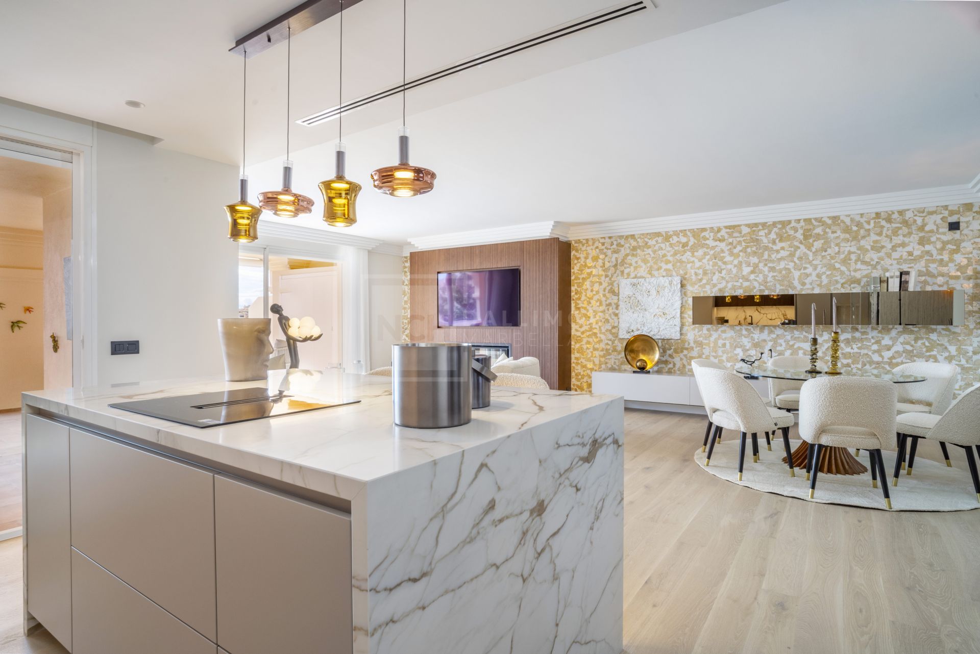 Panoramic Sea-View Penthouse With 4 En-Suite Bedrooms in Nueva Andalucía