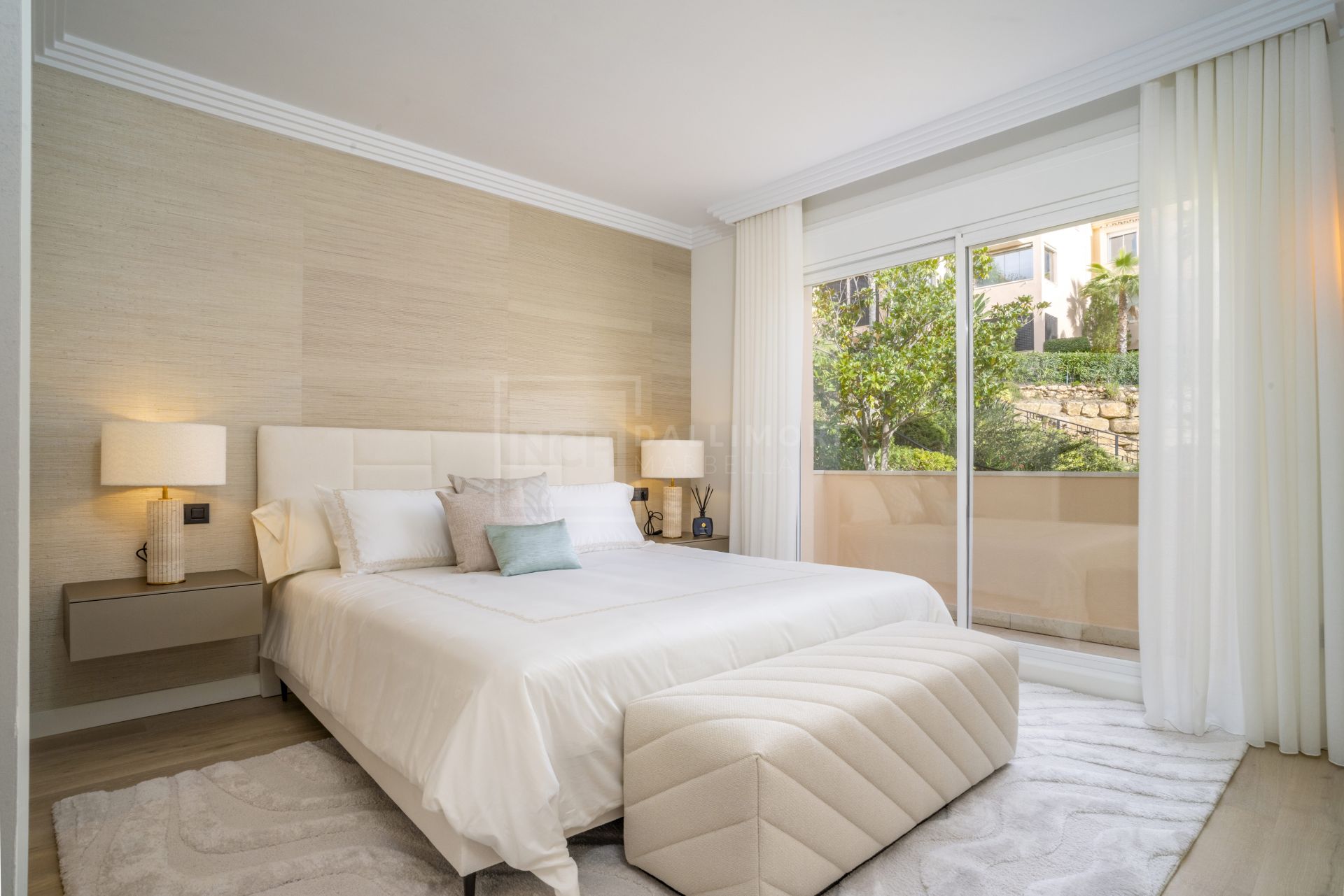 Panoramic Sea-View Penthouse With 4 En-Suite Bedrooms in Nueva Andalucía