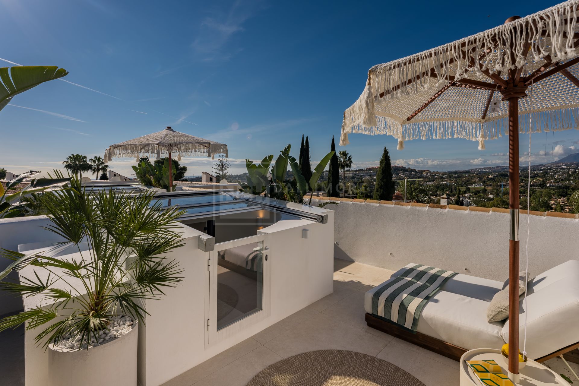 Contemporary Townhouse With 3 Bedrooms, Solarium And Open Views In Altos De Aloha