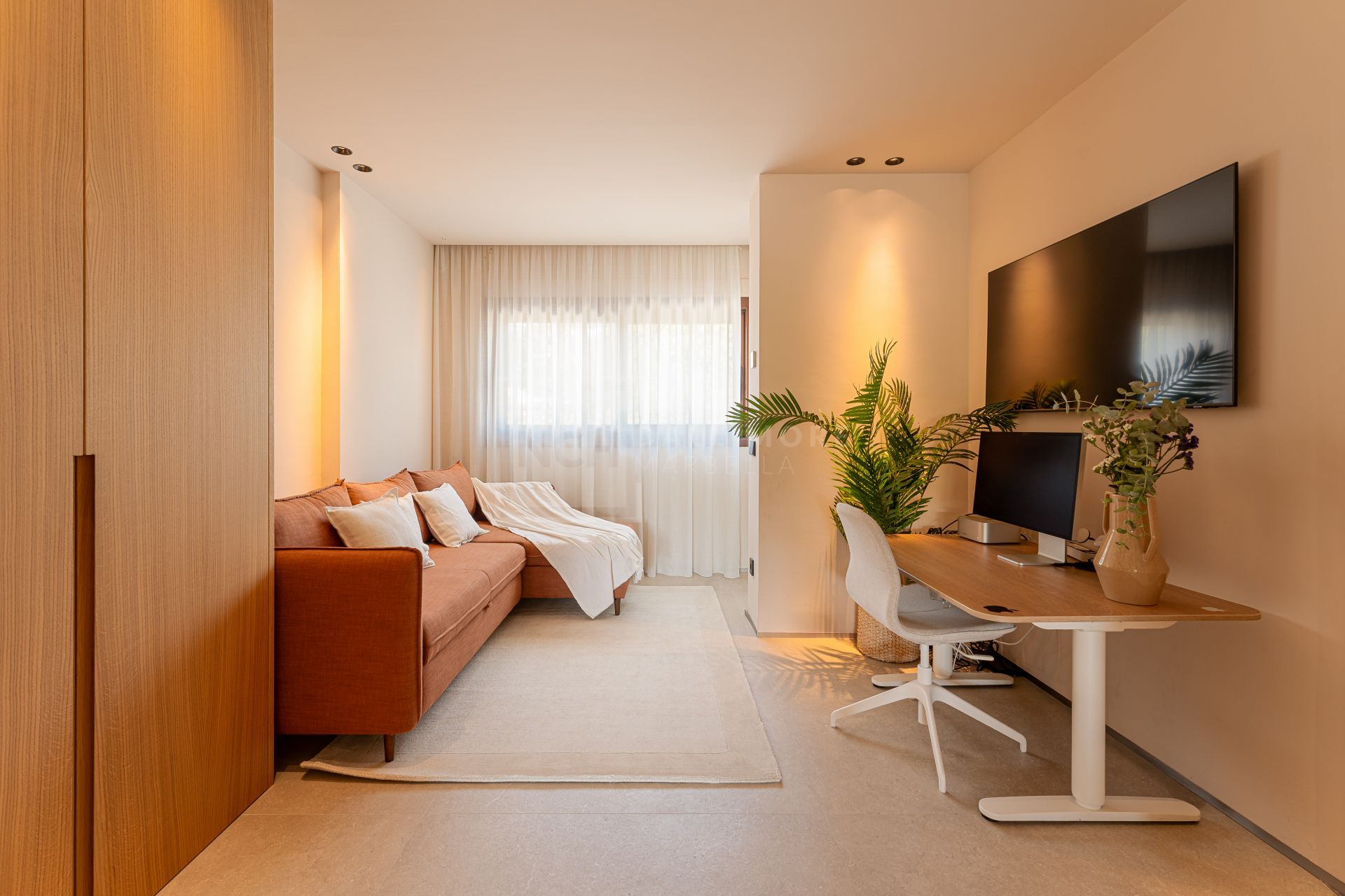 Ático dúplex con 3 dormitorios en suite en la Milla de Oro de Marbella, vistas a La Concha.