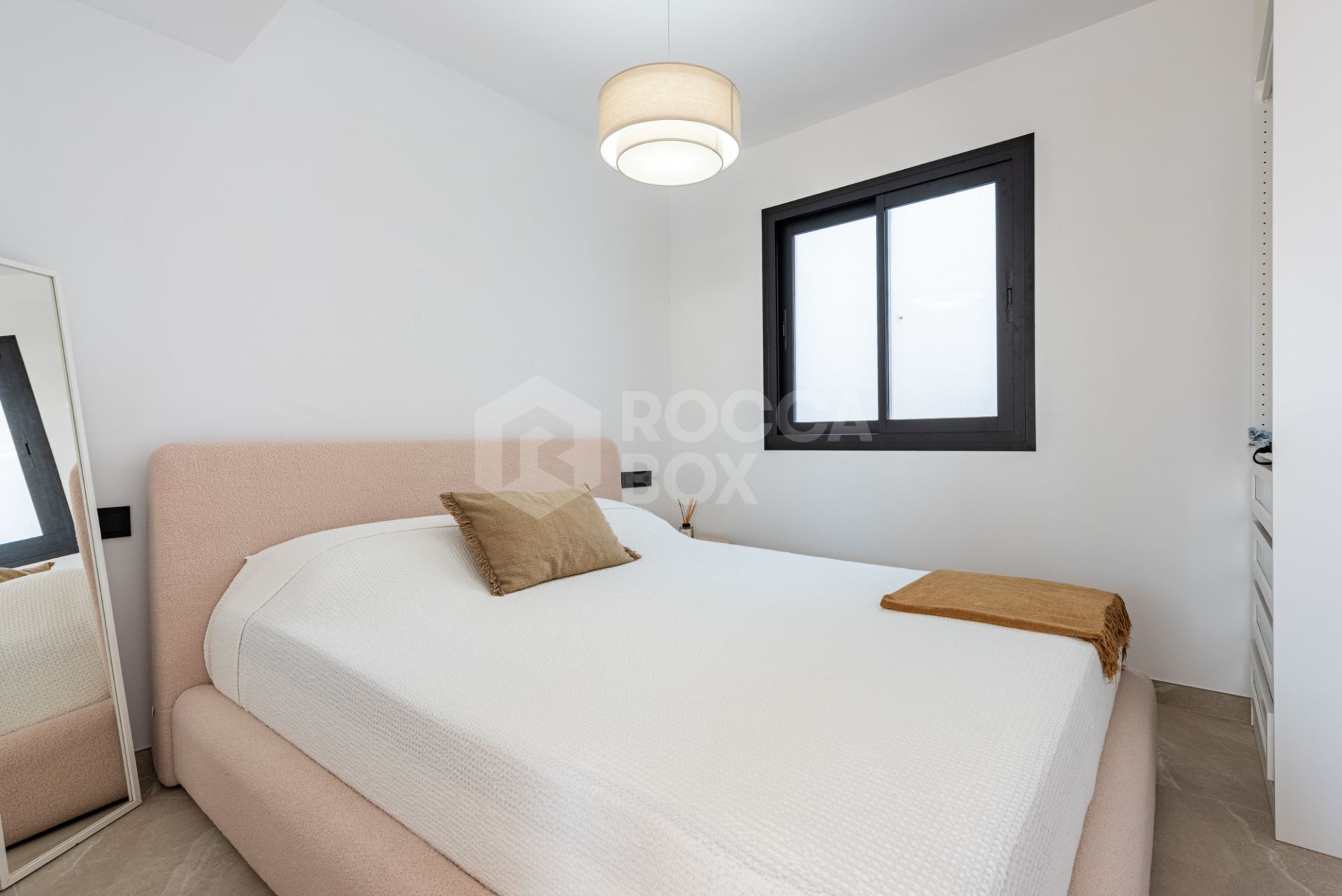 FULLY REFURBISHED 3-BEDROOM PENTHOUSE LOCATED IN MARBELLA CENTRO