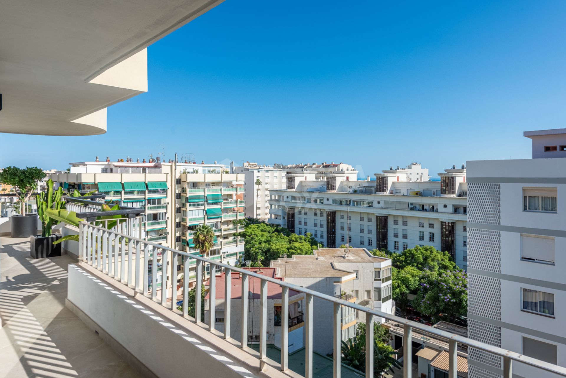 FULLY REFURBISHED 3-BEDROOM PENTHOUSE LOCATED IN MARBELLA CENTRO