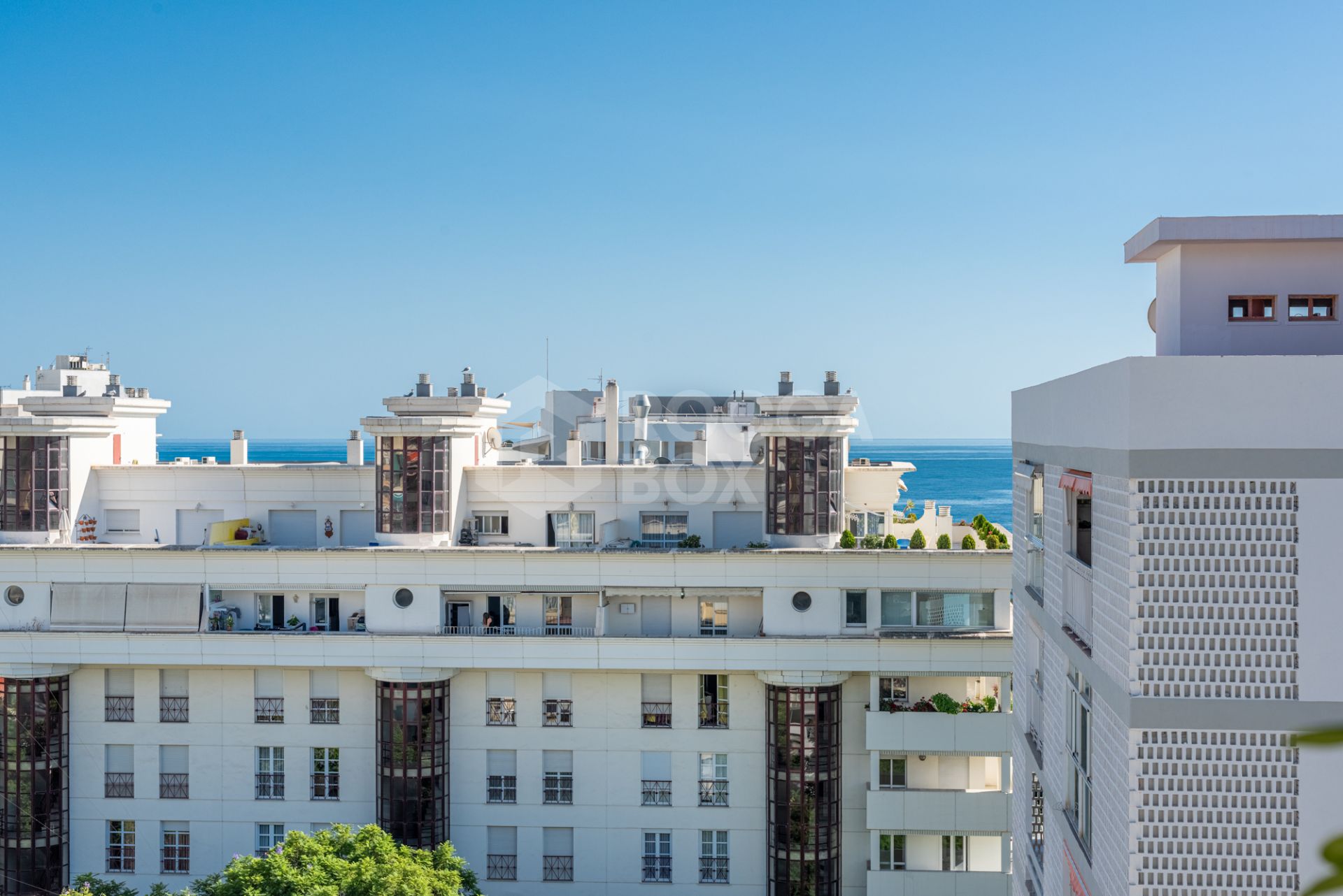 FULLY REFURBISHED 3-BEDROOM PENTHOUSE LOCATED IN MARBELLA CENTRO