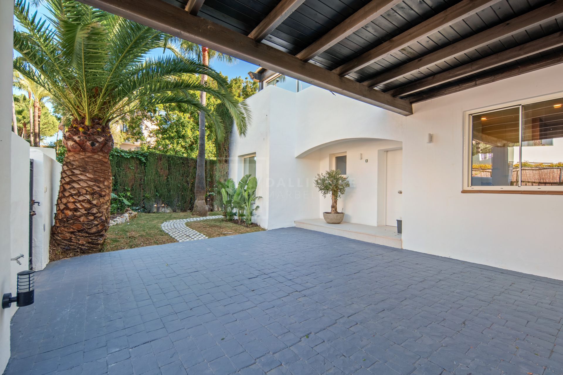 Semi-Detached Corner Villa in Altos de Salamanca – Marbella Golden Mile