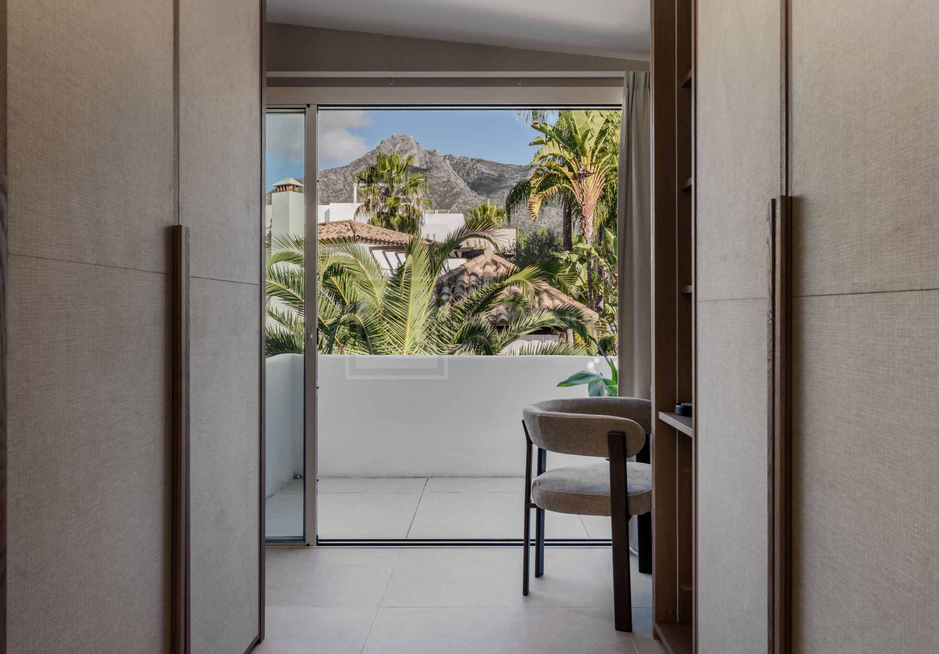 Semi-Detached Corner Villa in Altos de Salamanca – Marbella Golden Mile