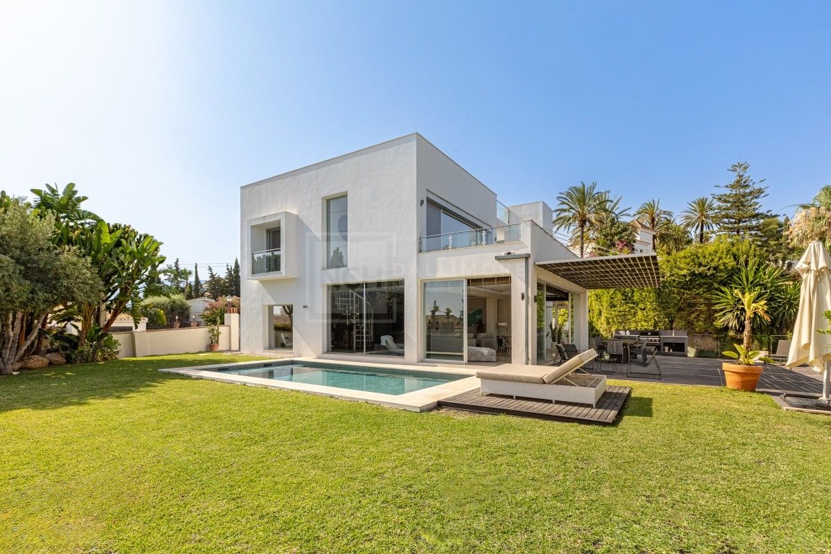 Contemporary Villa in The East of Marbella.