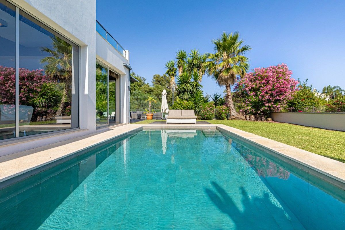 Contemporary Villa in The East of Marbella.