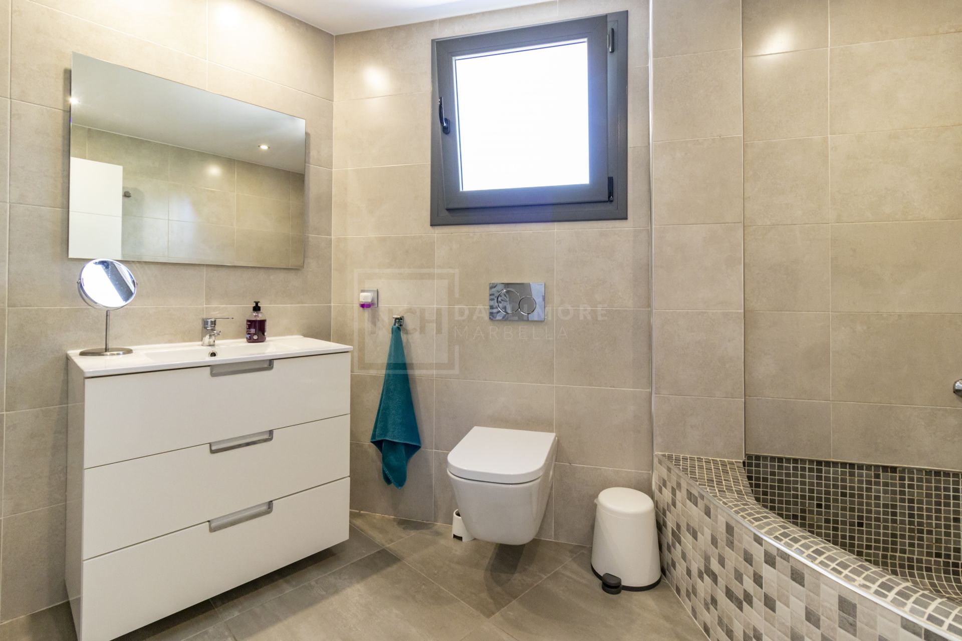 Excepcional villa pareada de nueva construcción en el corazón de San Pedro de Alcántara