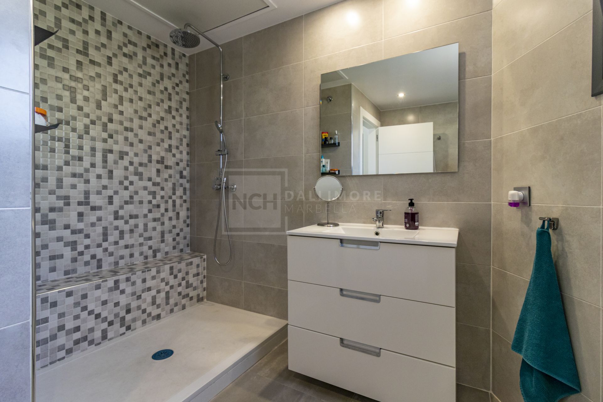 Excepcional villa pareada de nueva construcción en el corazón de San Pedro de Alcántara