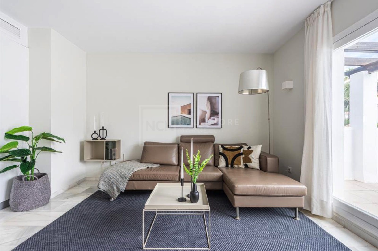 Spacious, light-filled two-bedroom penthouse in the exclusive Ivy Residence
