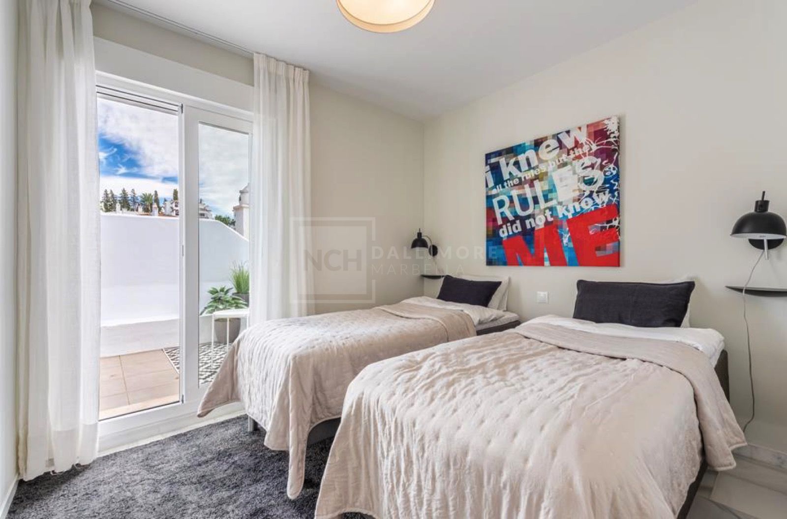 Spacious, light-filled two-bedroom penthouse in the exclusive Ivy Residence