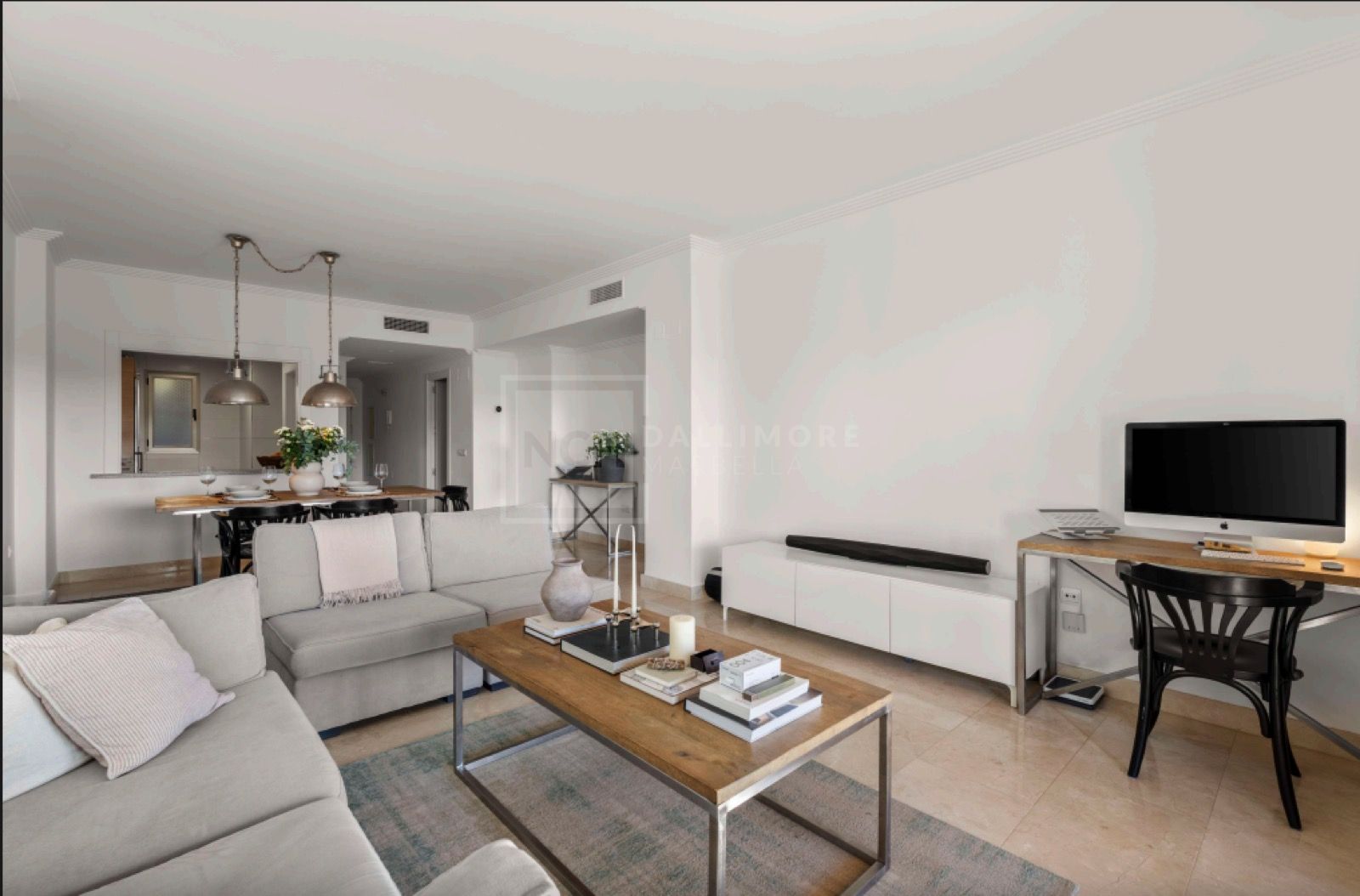 Acogedor Apartamento de 2 Dormitorios en Planta Baja con Vistas al Mar y a la Montaña