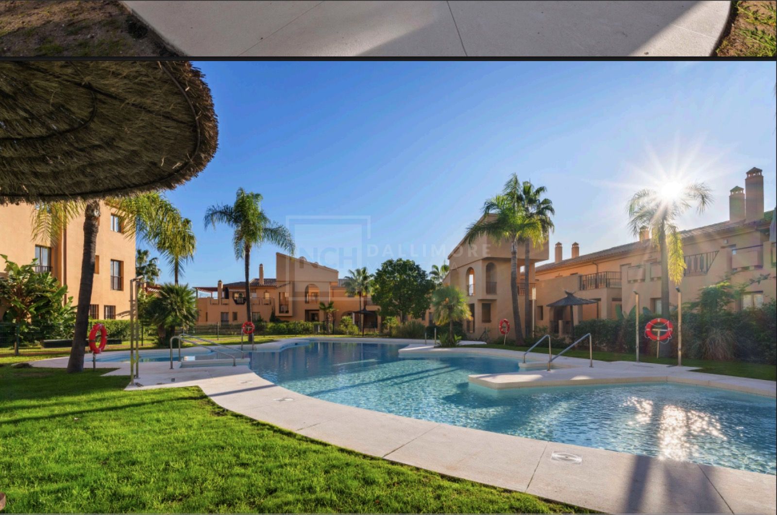 Acogedor Apartamento de 2 Dormitorios en Planta Baja con Vistas al Mar y a la Montaña
