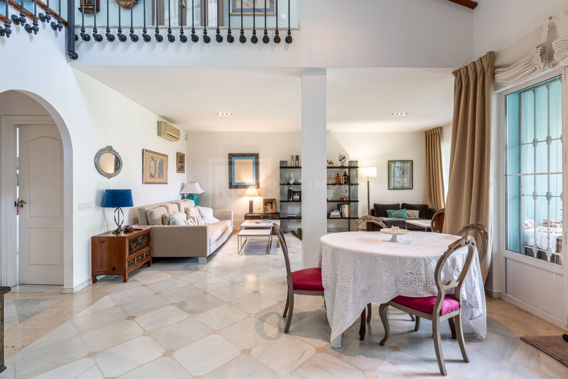 Encantadora villa adosada de 3 dormitorios con gran jardín en Guadalmina Alta