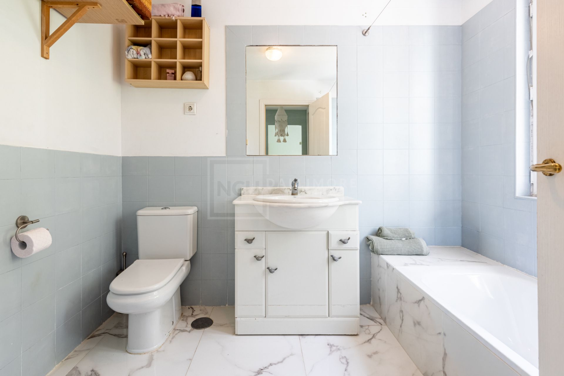 Encantadora villa adosada de 3 dormitorios con gran jardín en Guadalmina Alta