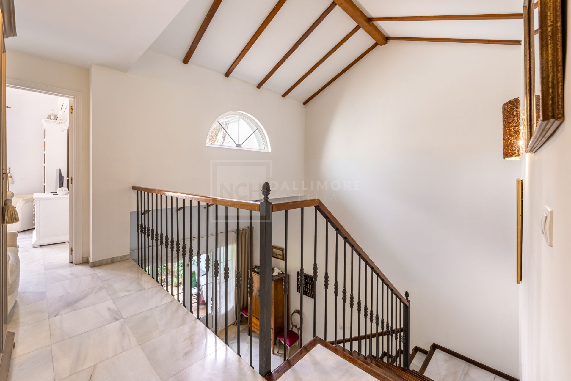 Encantadora villa adosada de 3 dormitorios con gran jardín en Guadalmina Alta