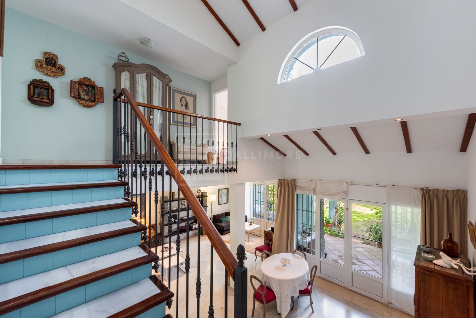 Encantadora villa adosada de 3 dormitorios con gran jardín en Guadalmina Alta