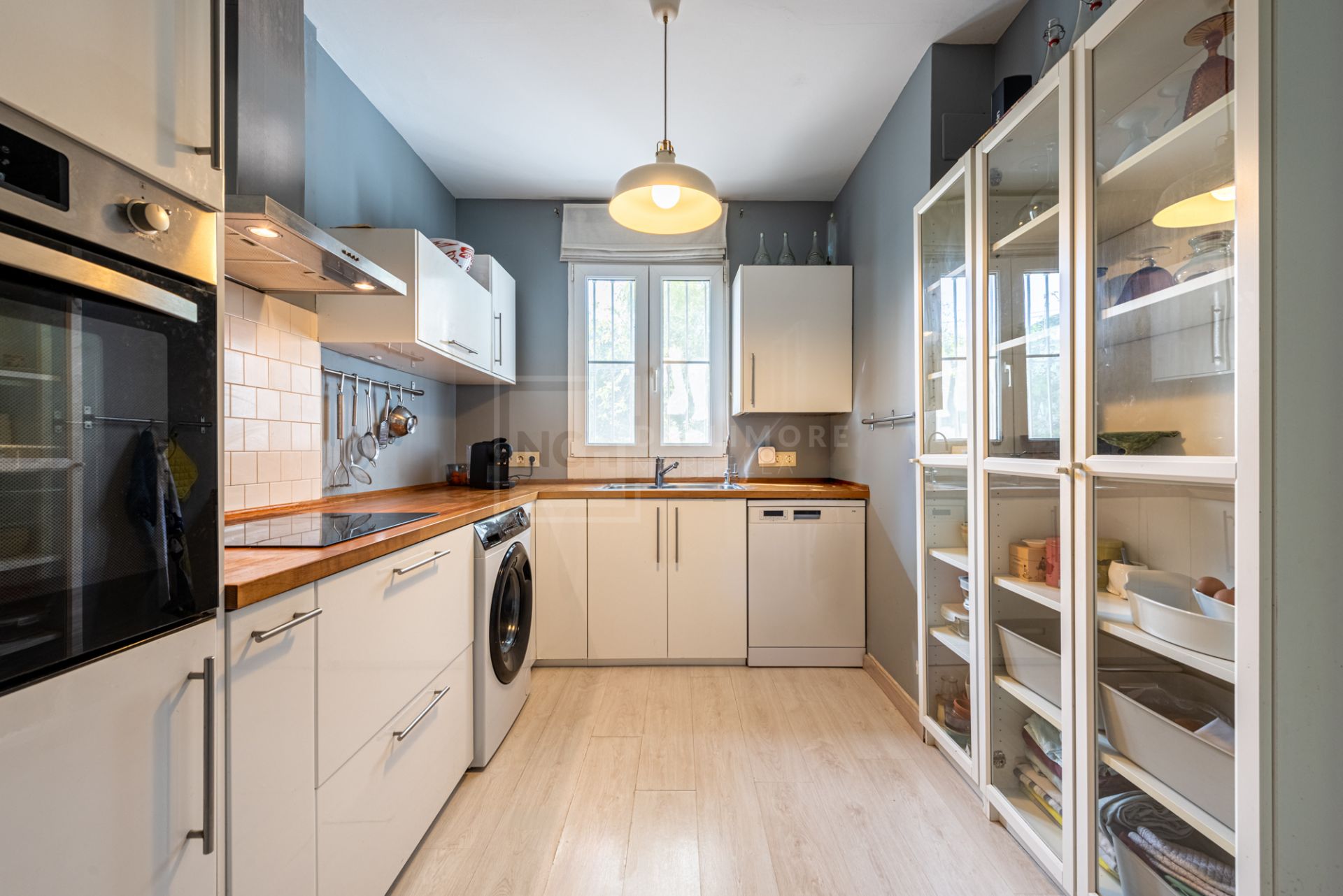 Encantadora villa adosada de 3 dormitorios con gran jardín en Guadalmina Alta