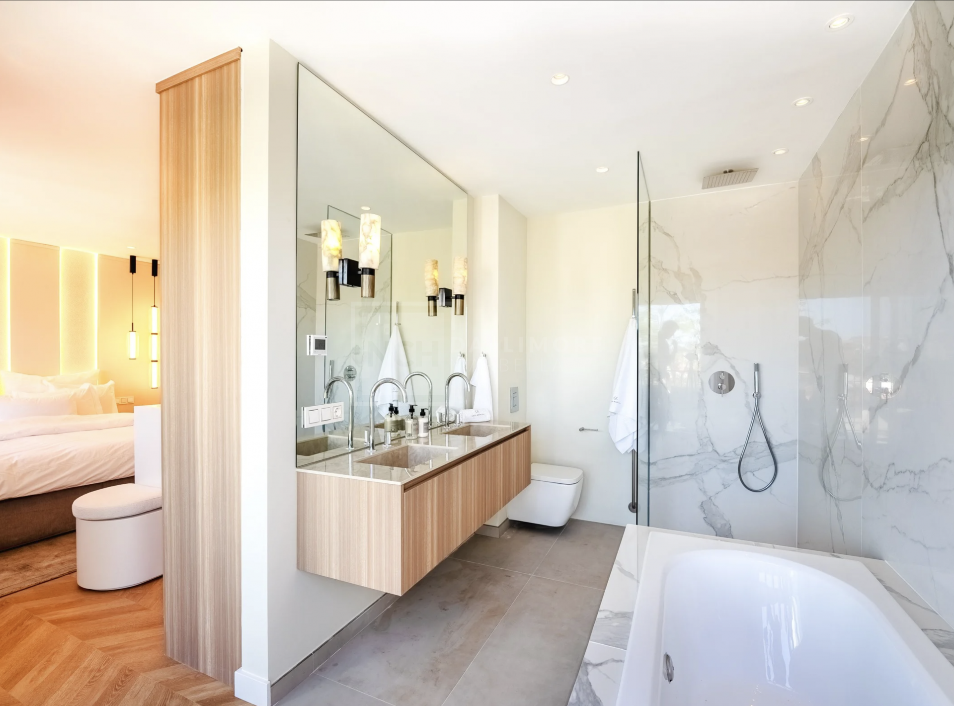 Elegant 5 Bedroom Luxury Residence With Sea Views On Marbella’s Golden Mile