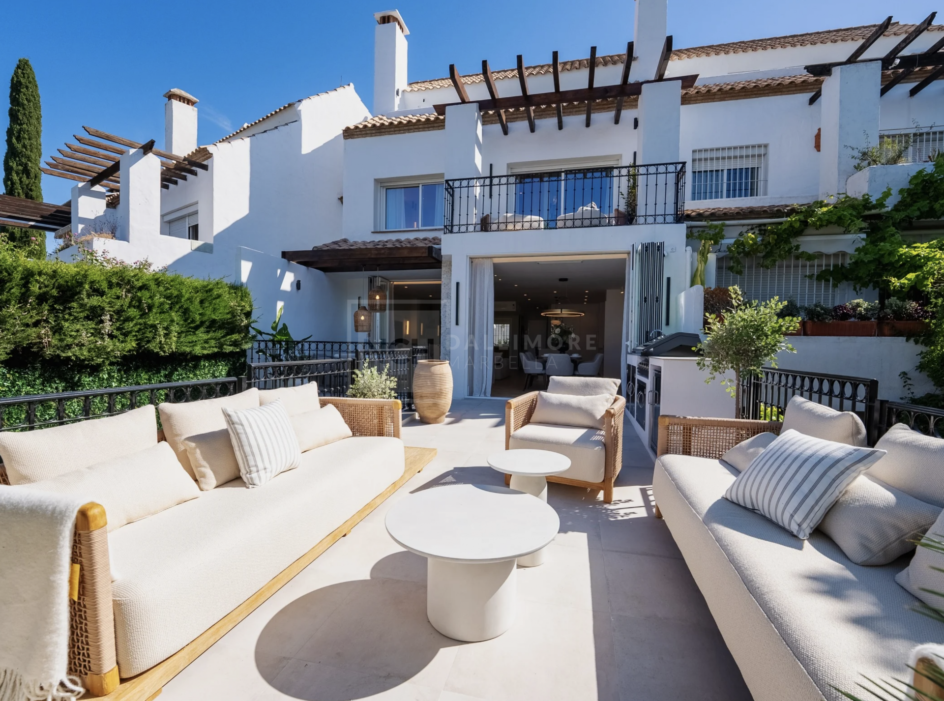 Elegant 5 Bedroom Luxury Residence With Sea Views On Marbella’s Golden Mile