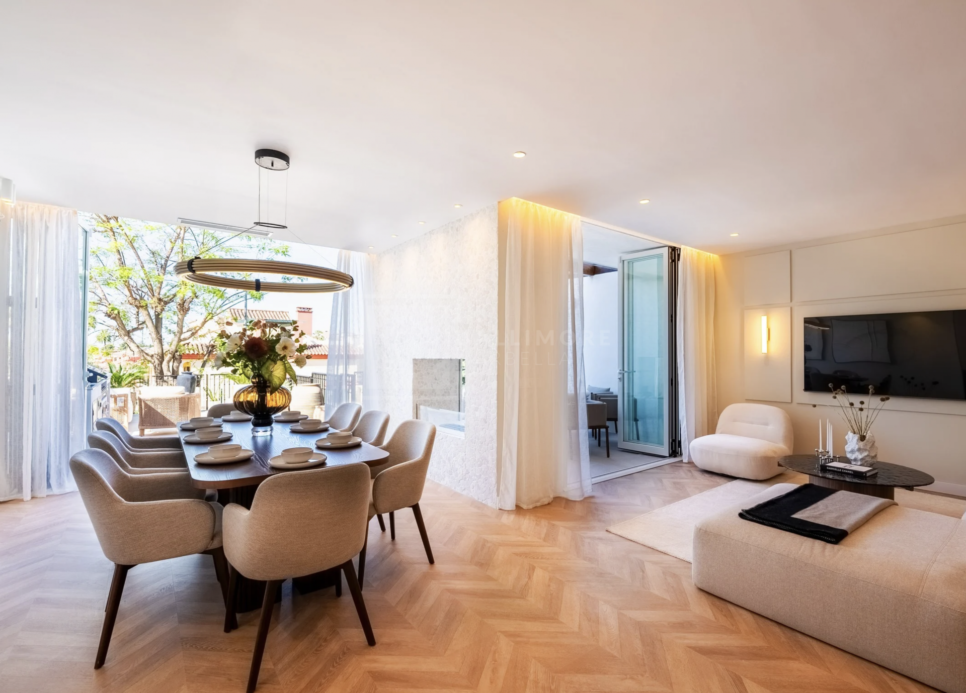 Elegant 5 Bedroom Luxury Residence With Sea Views On Marbella’s Golden Mile