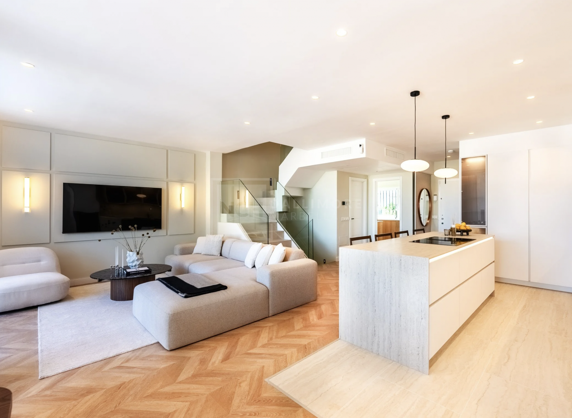 Elegant 5 Bedroom Luxury Residence With Sea Views On Marbella’s Golden Mile