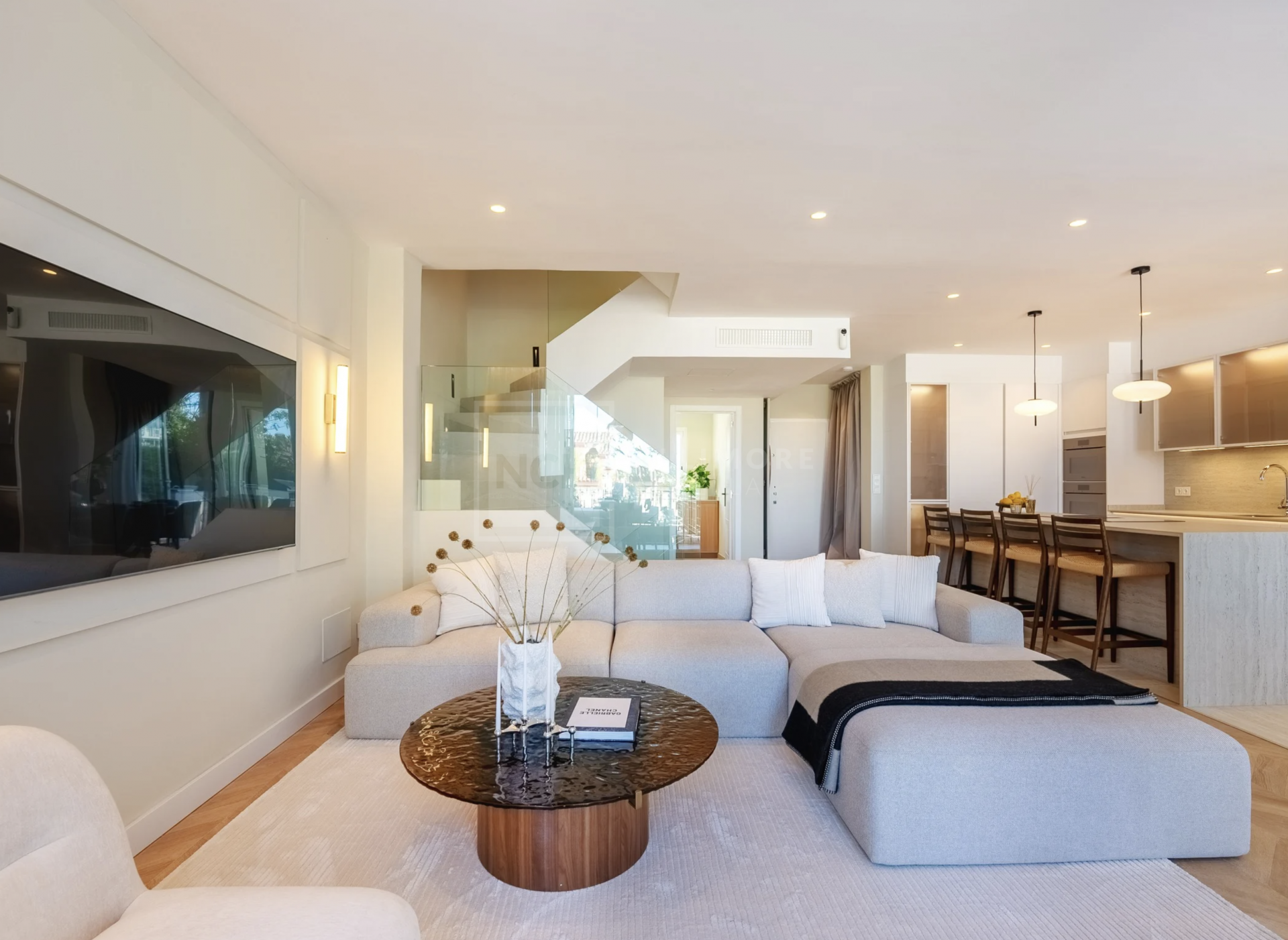 Elegant 5 Bedroom Luxury Residence With Sea Views On Marbella’s Golden Mile