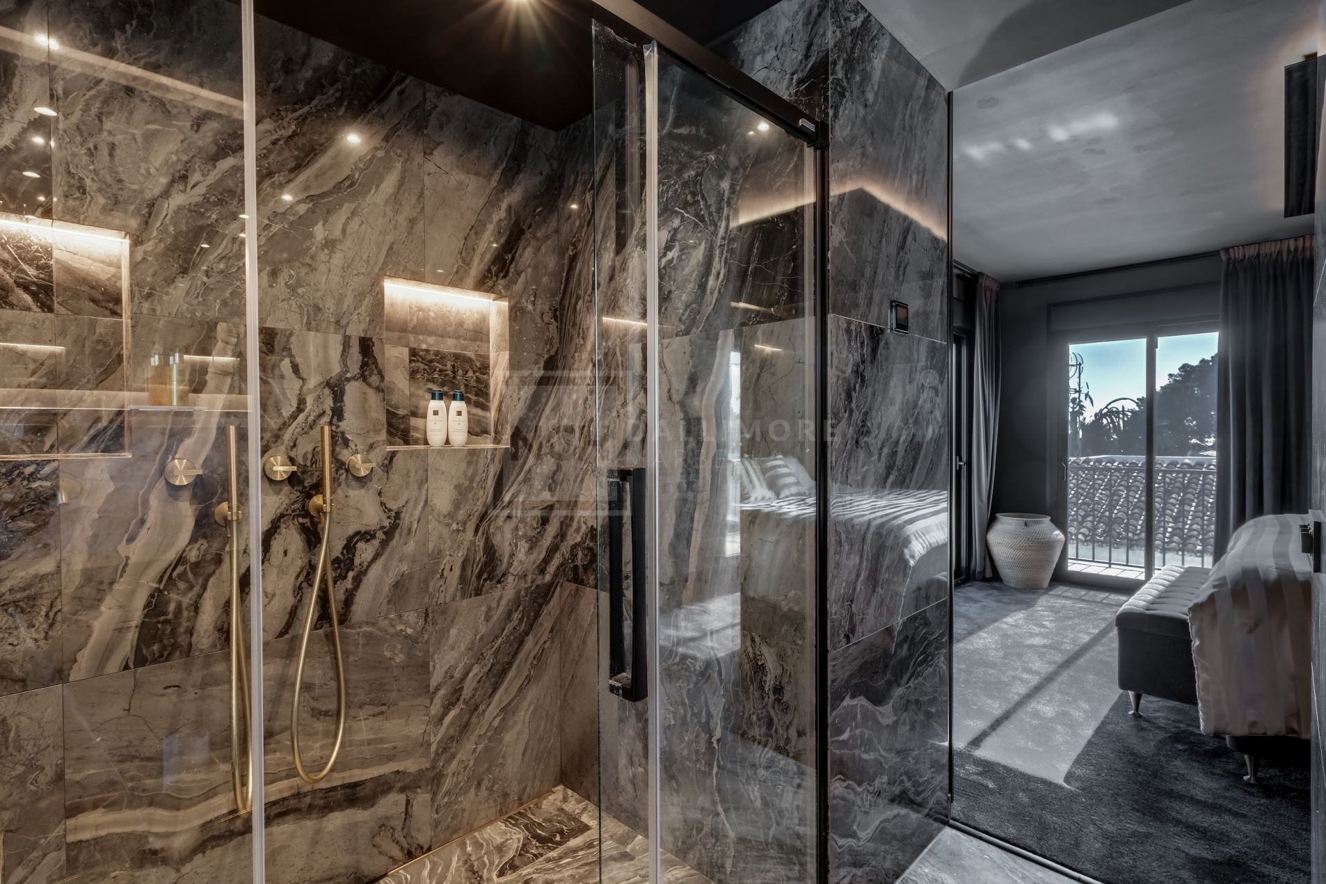 Luxury Villa Close to Amenities