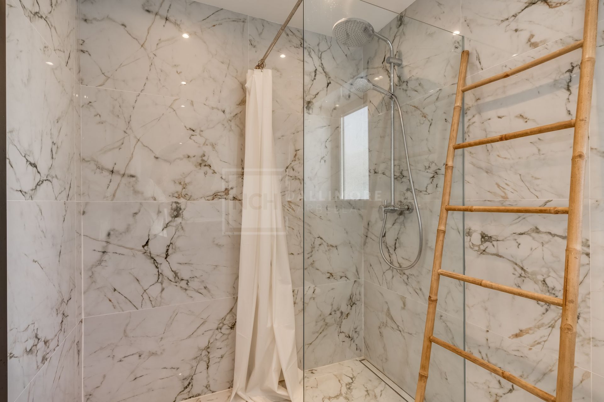 Luxury Villa Close to Amenities