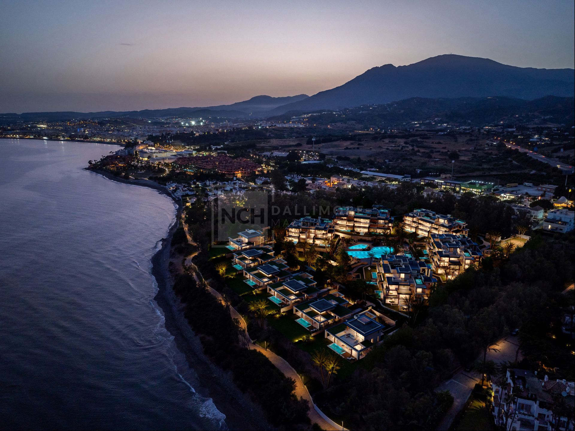 Luxury Front Line Beach Apartment Located in Estepona