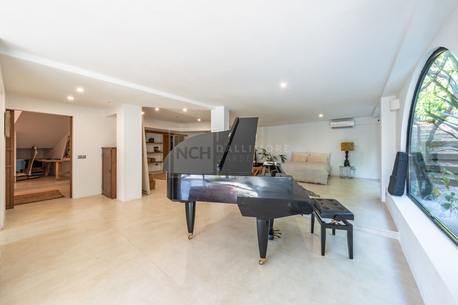 Charming & Artistic 4-Bedroom Villa in Atalaya